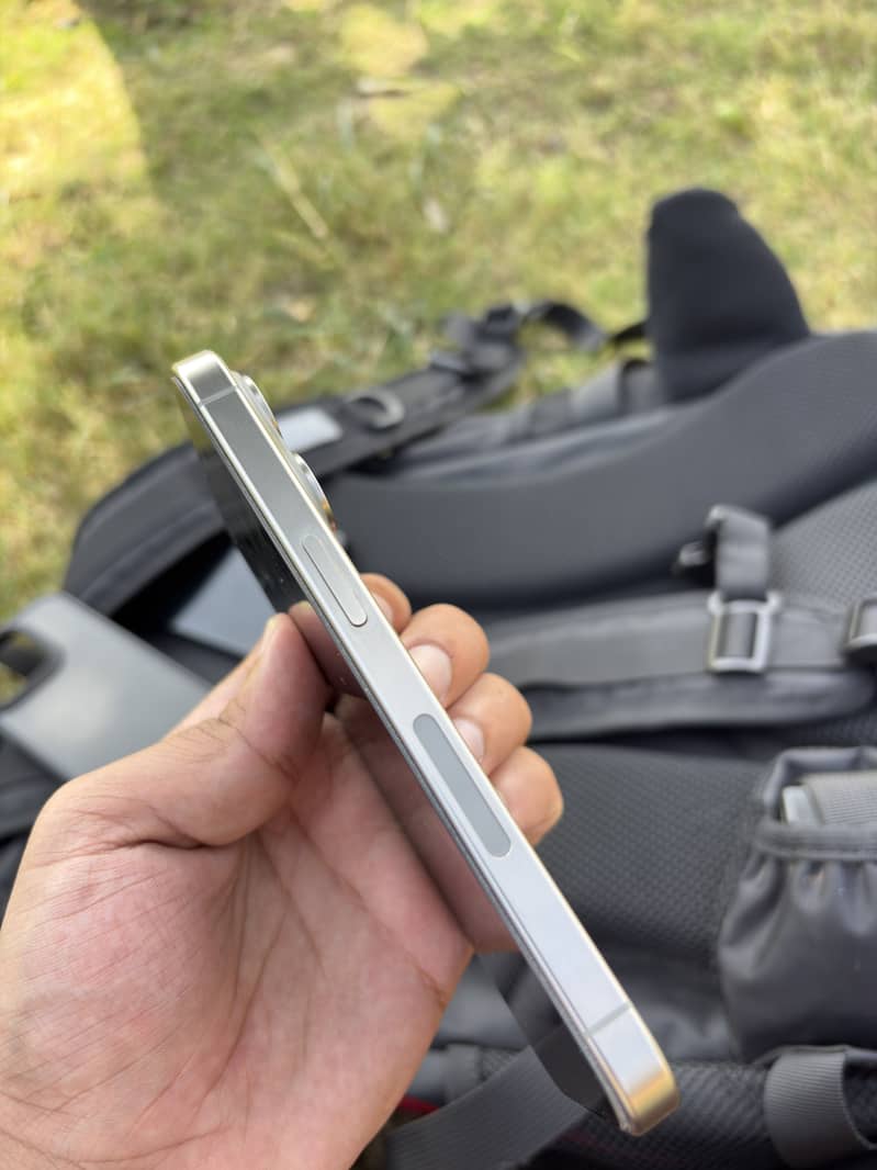 Apple iPhone 15 Pro 4