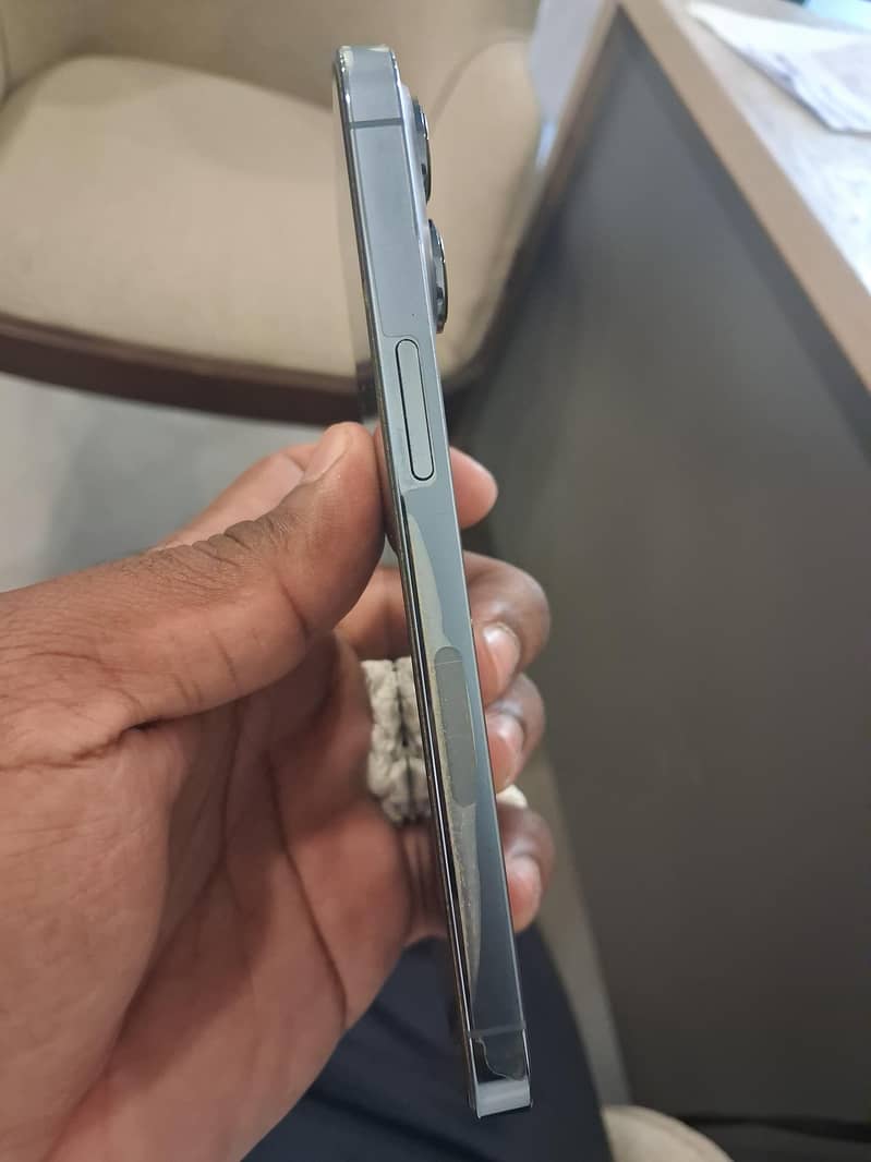 Apple iPhone 13 Pro 2