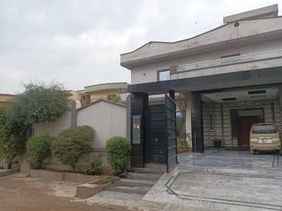 22 Marla luxury House For Rent available nazir Park Canal Road Lahore