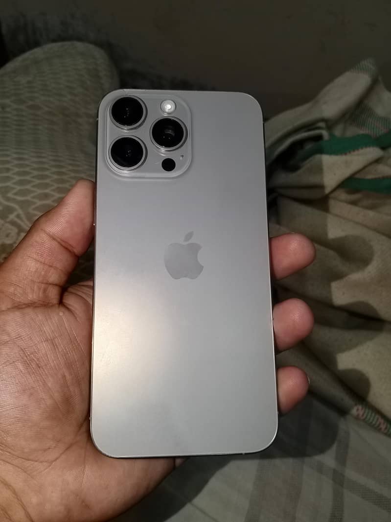 Apple iPhone 15 Pro Max 1