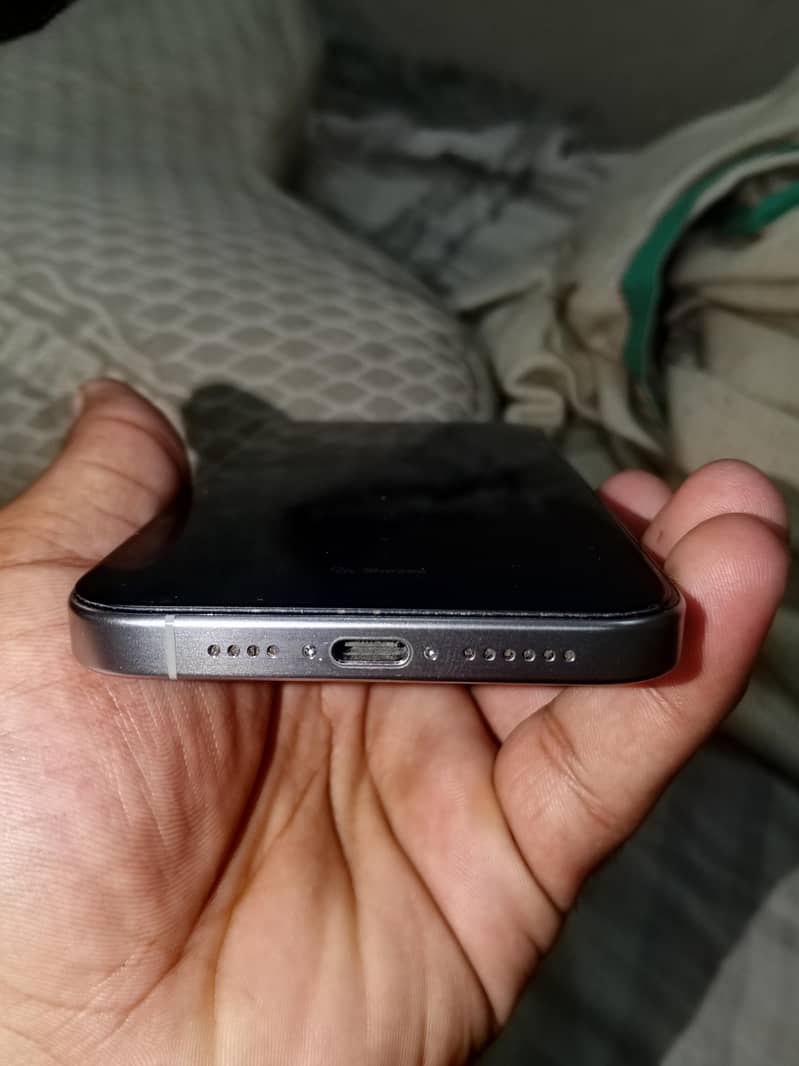 Apple iPhone 15 Pro Max 2