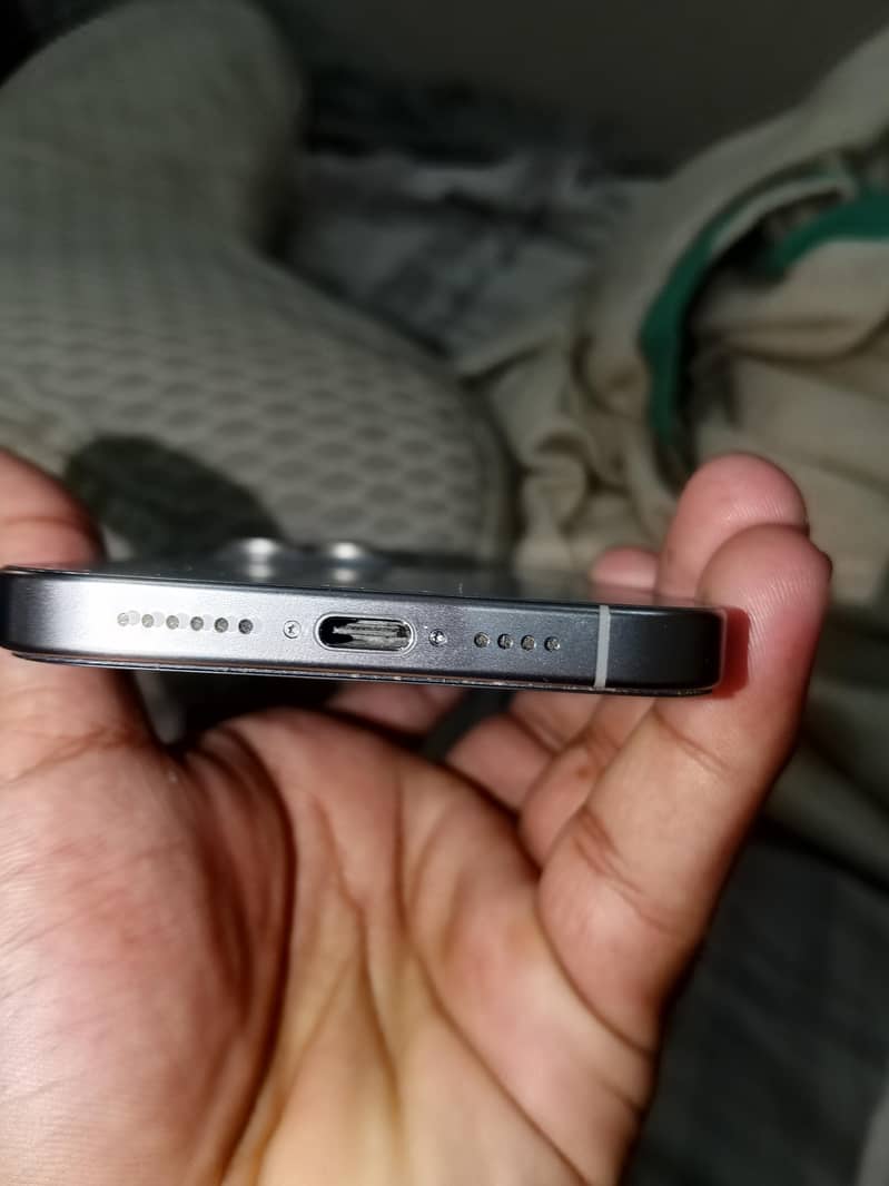 Apple iPhone 15 Pro Max 3