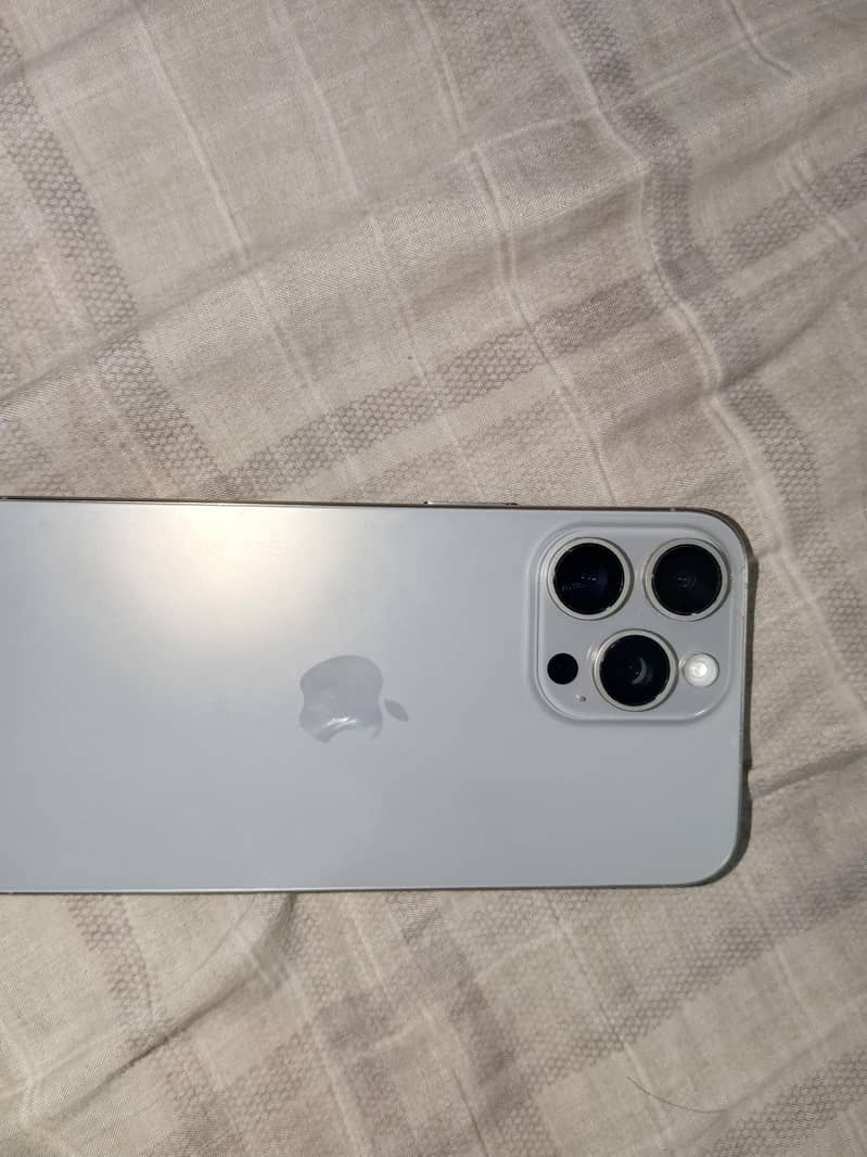 Apple iPhone 15 Pro Max 6