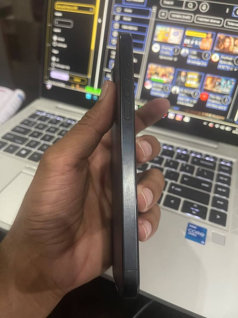 Apple iPhone 15 Pro Max 5