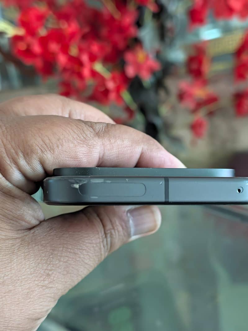 Google Pixel 10 4