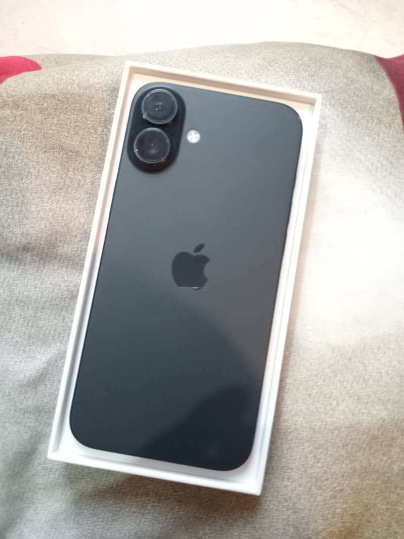 Apple iPhone 16 Plus 0