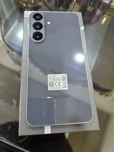 Samsung S26 FE 8/256 just 2 3 days uesd official pta full warranty