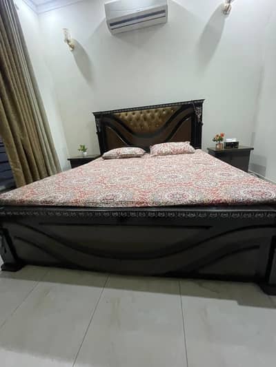 bed set with slide table