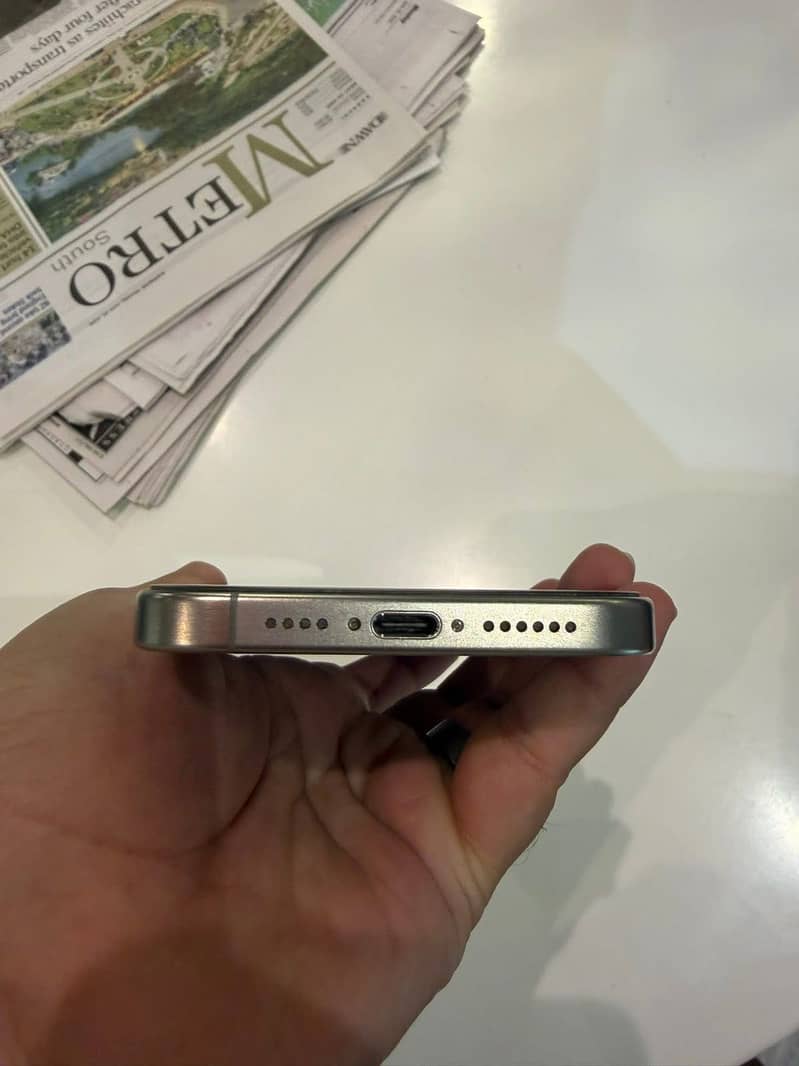 Apple iPhone 15 Pro Max 4