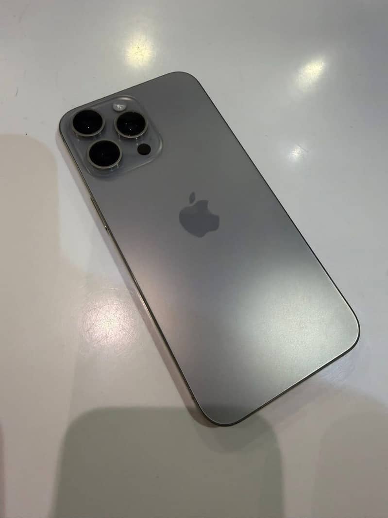 Apple iPhone 15 Pro Max 8