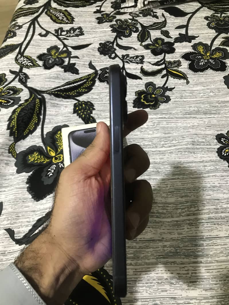 Apple iPhone 15 Pro Max 2