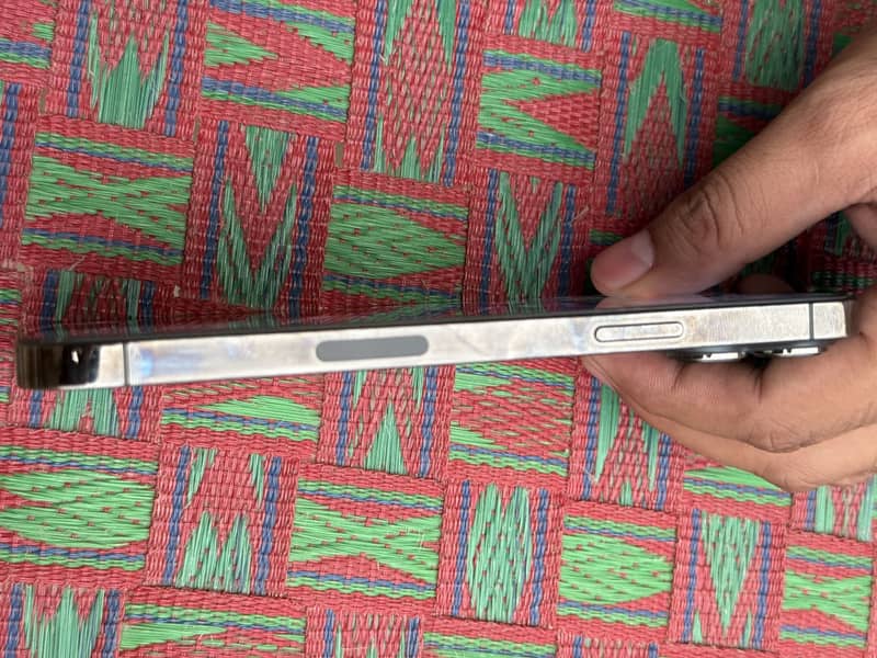 Apple iPhone 13 Pro Max 4