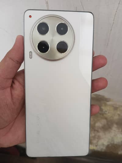 Tecno CAMON 30
