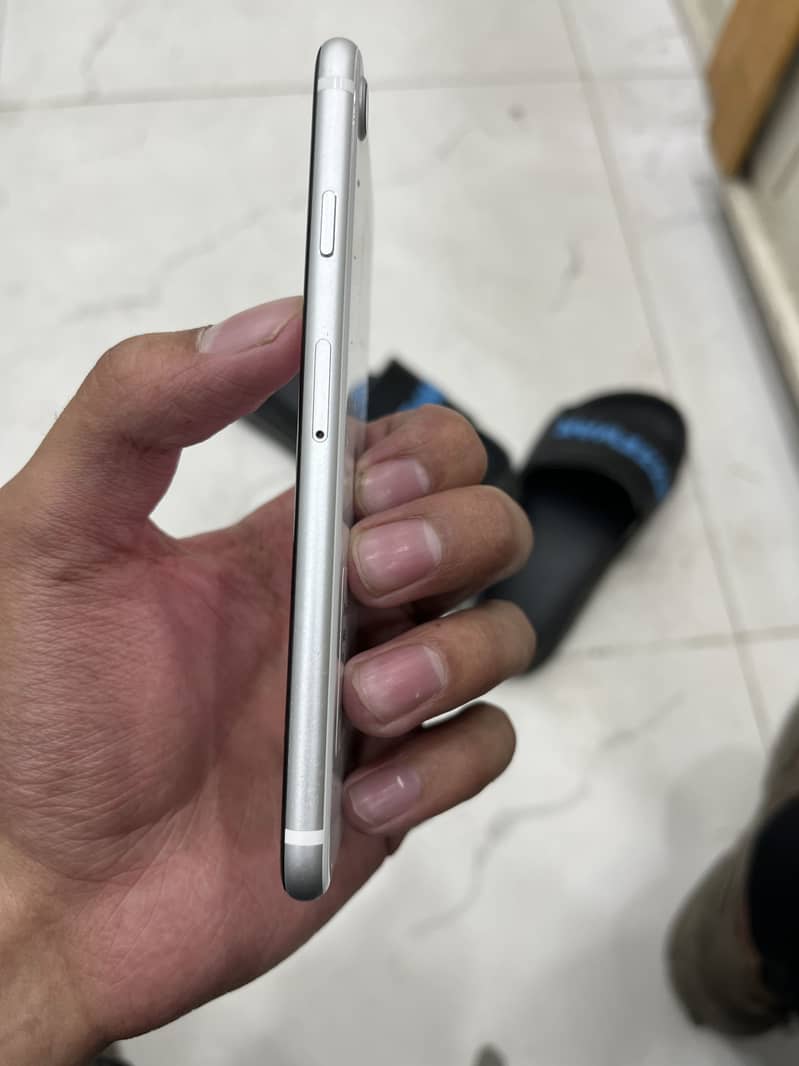 Apple iPhone SE 2 pta 4