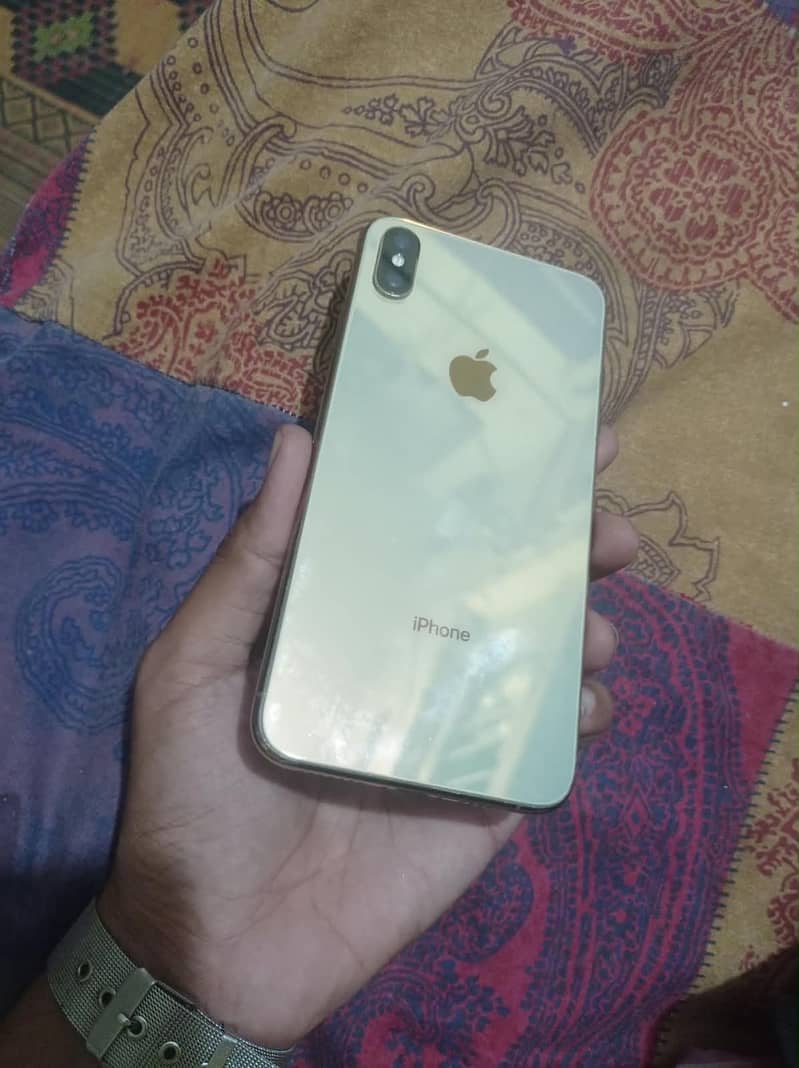 Apple iPhone XS Max 4