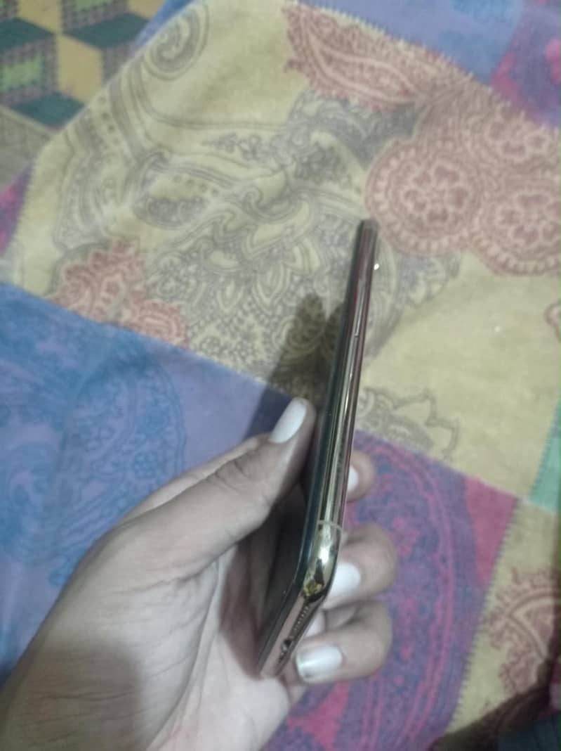 Apple iPhone XS Max 5