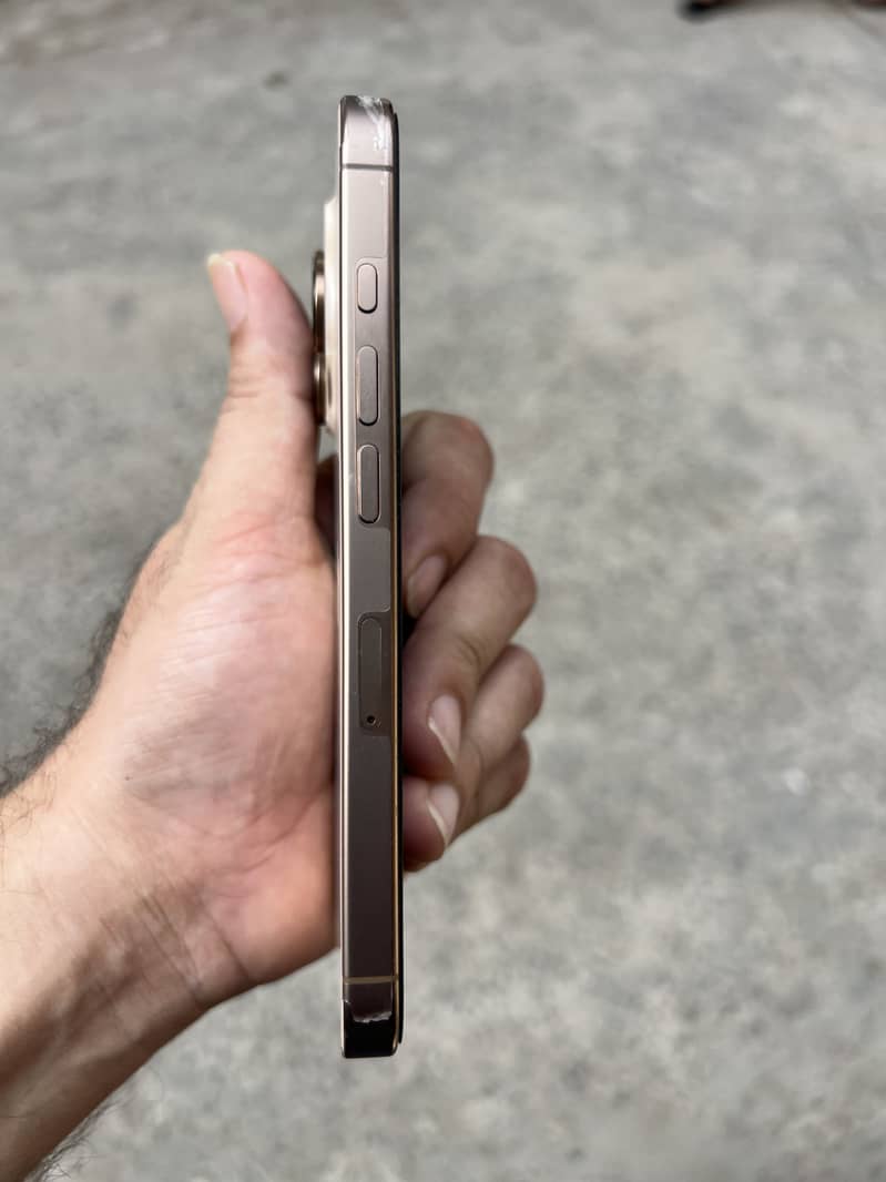 Apple iPhone 16 Pro 5