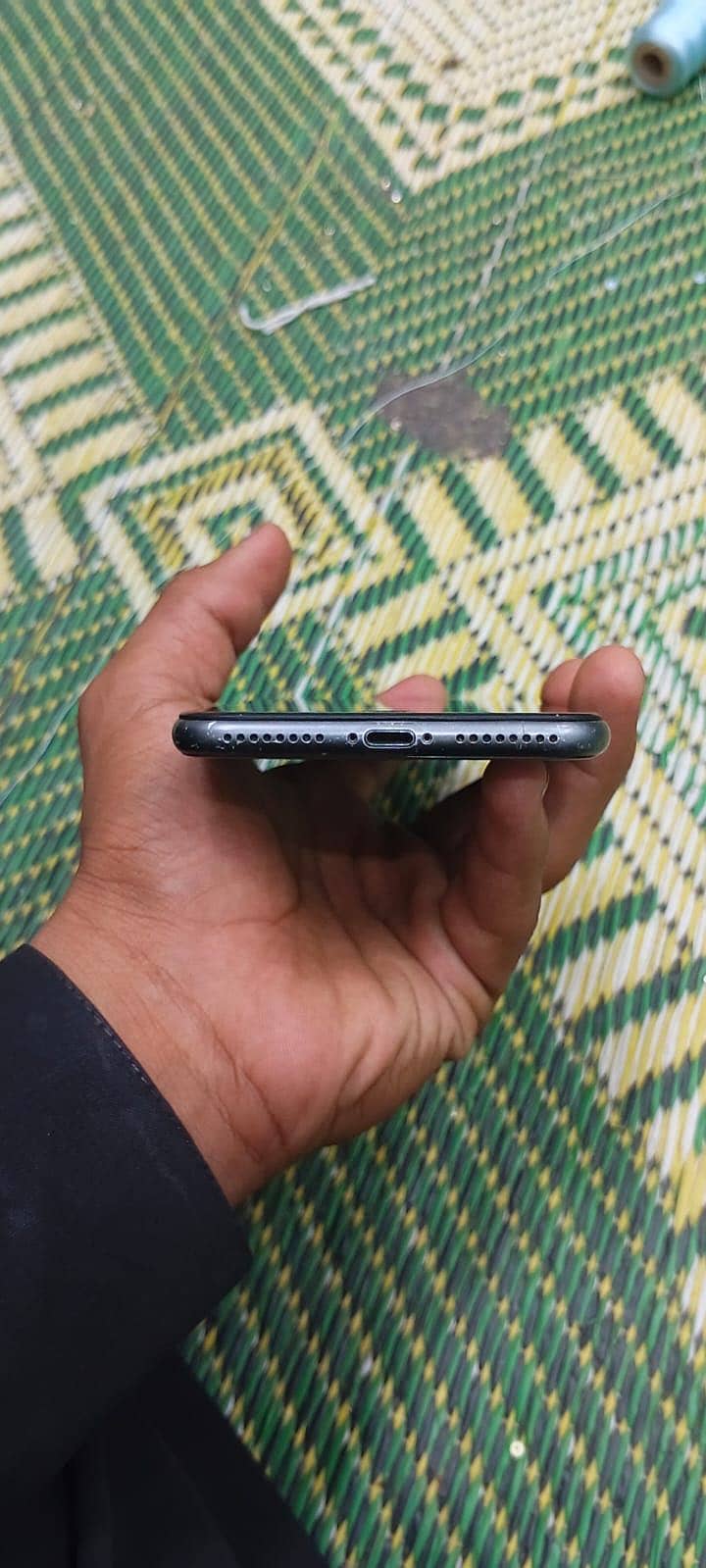 Apple iPhone 8 Plus 1