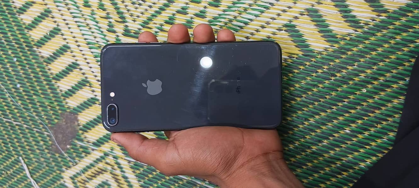 Apple iPhone 8 Plus 2