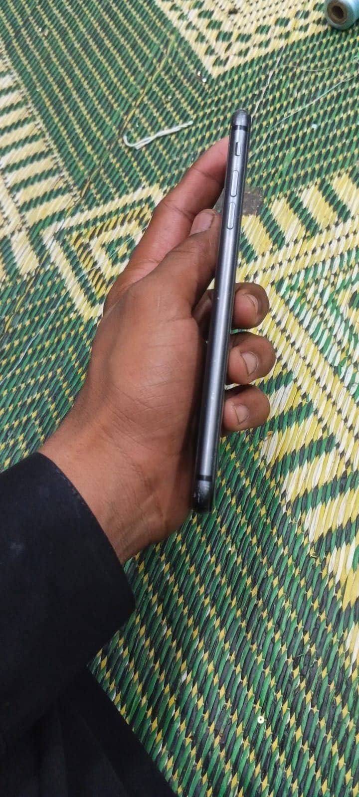 Apple iPhone 8 Plus 4
