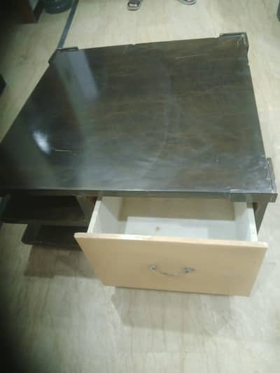 Weighted dinning table for sale (read add)
