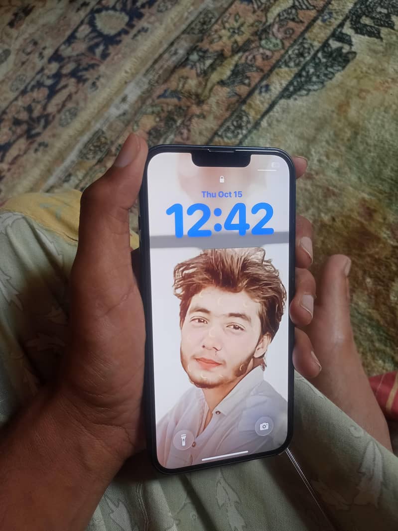 Apple iPhone 13 0