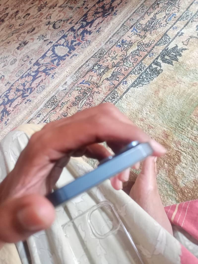 Apple iPhone 13 2