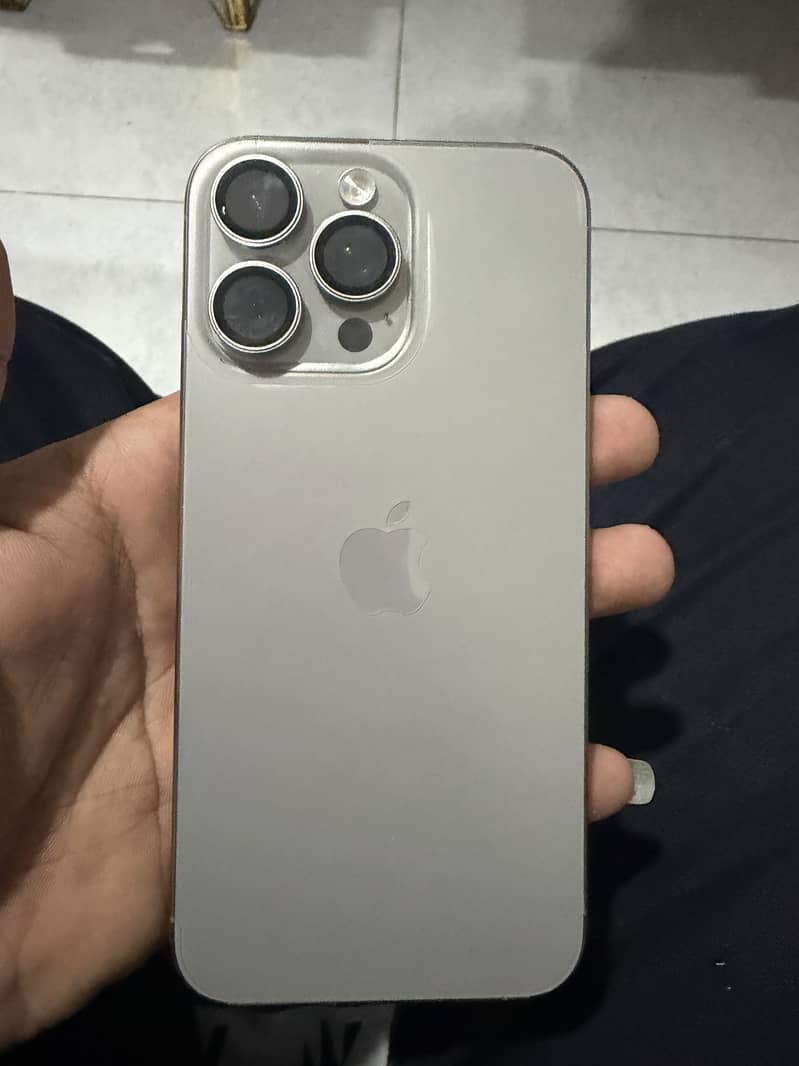 Apple iPhone 15 Pro Max 2