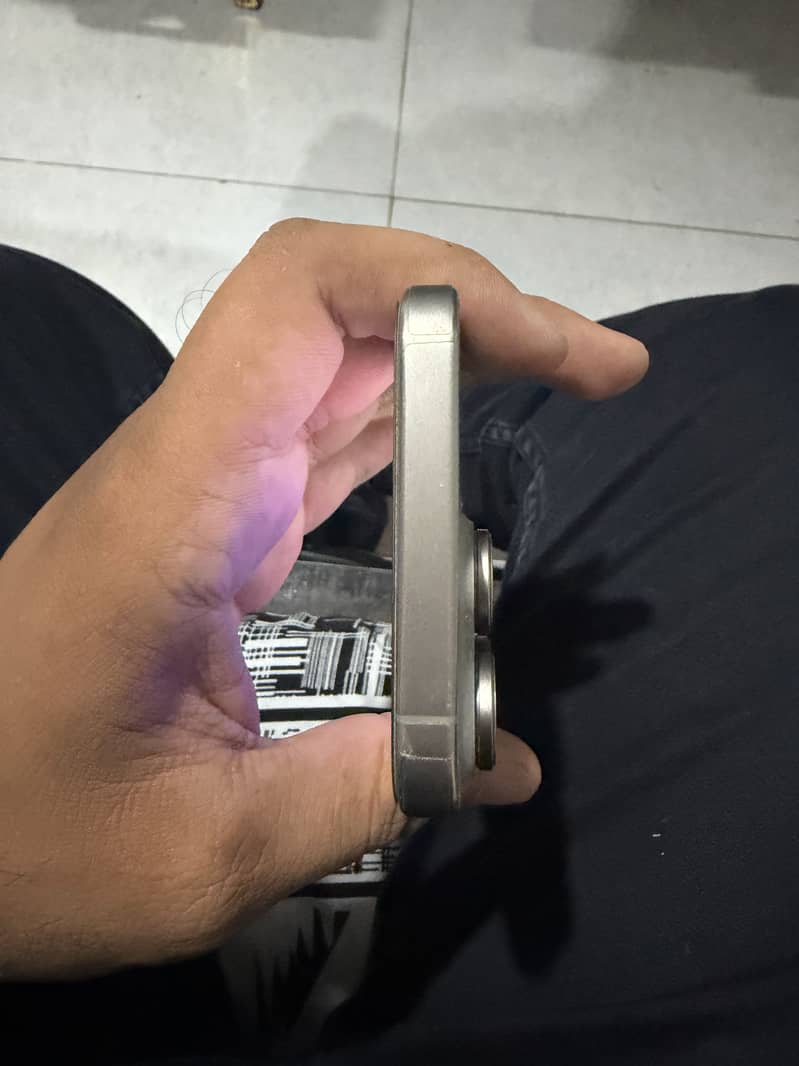 Apple iPhone 15 Pro Max 3
