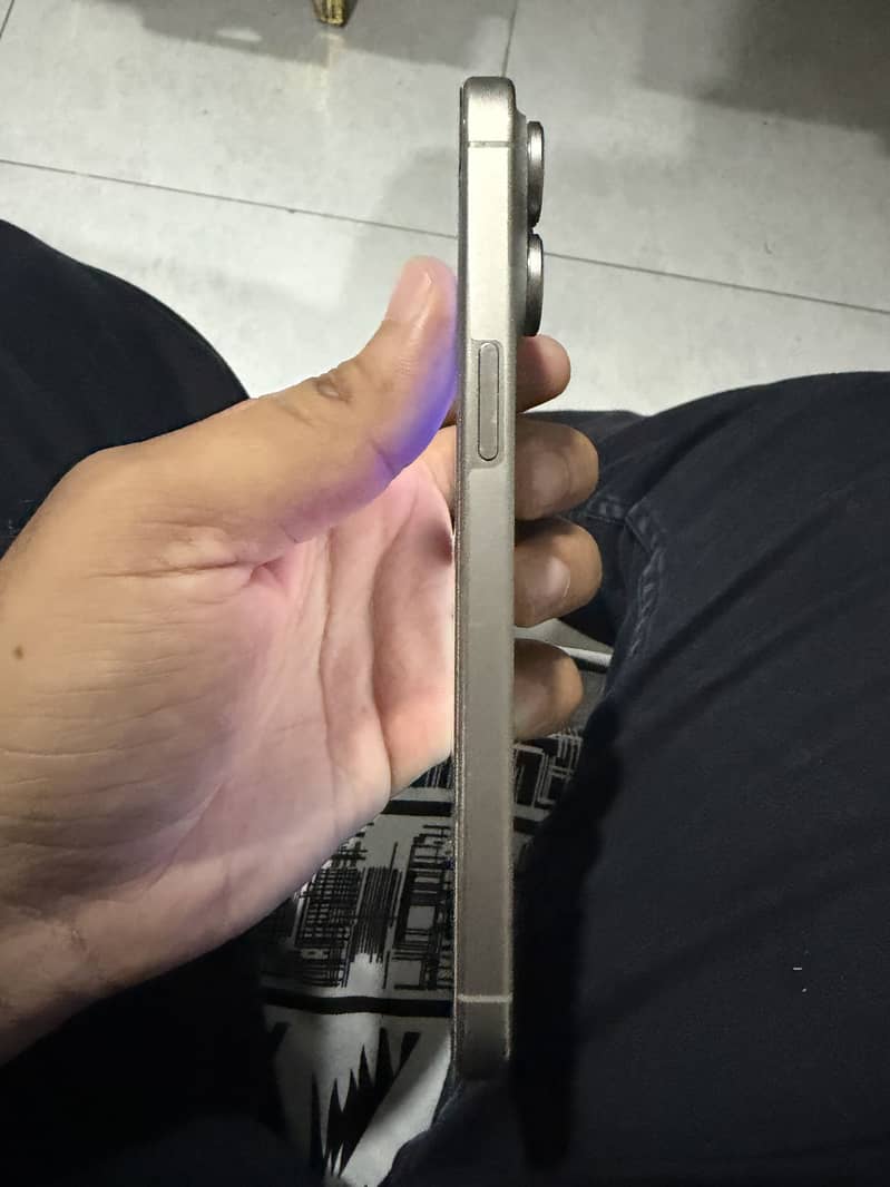 Apple iPhone 15 Pro Max 4
