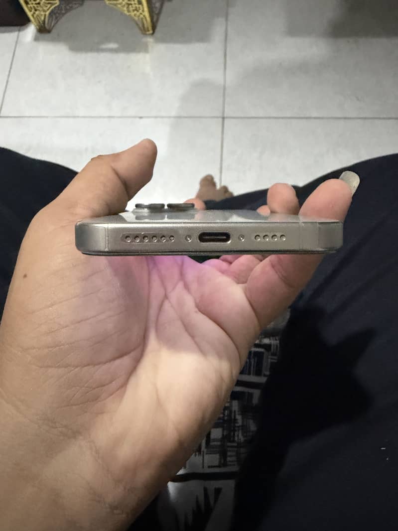 Apple iPhone 15 Pro Max 6