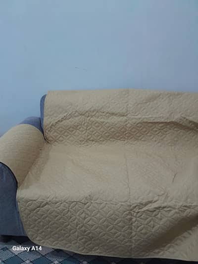 waterproof, beige quilted sofa cover (7 seater)