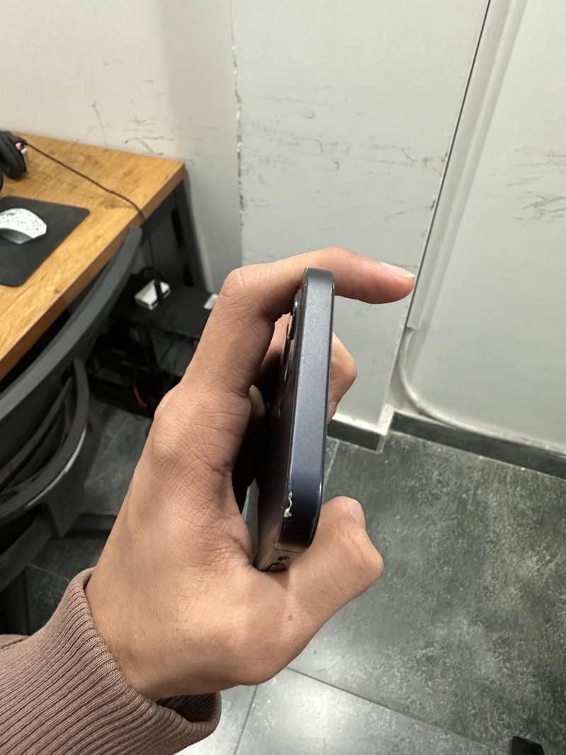 Apple iPhone 12 3