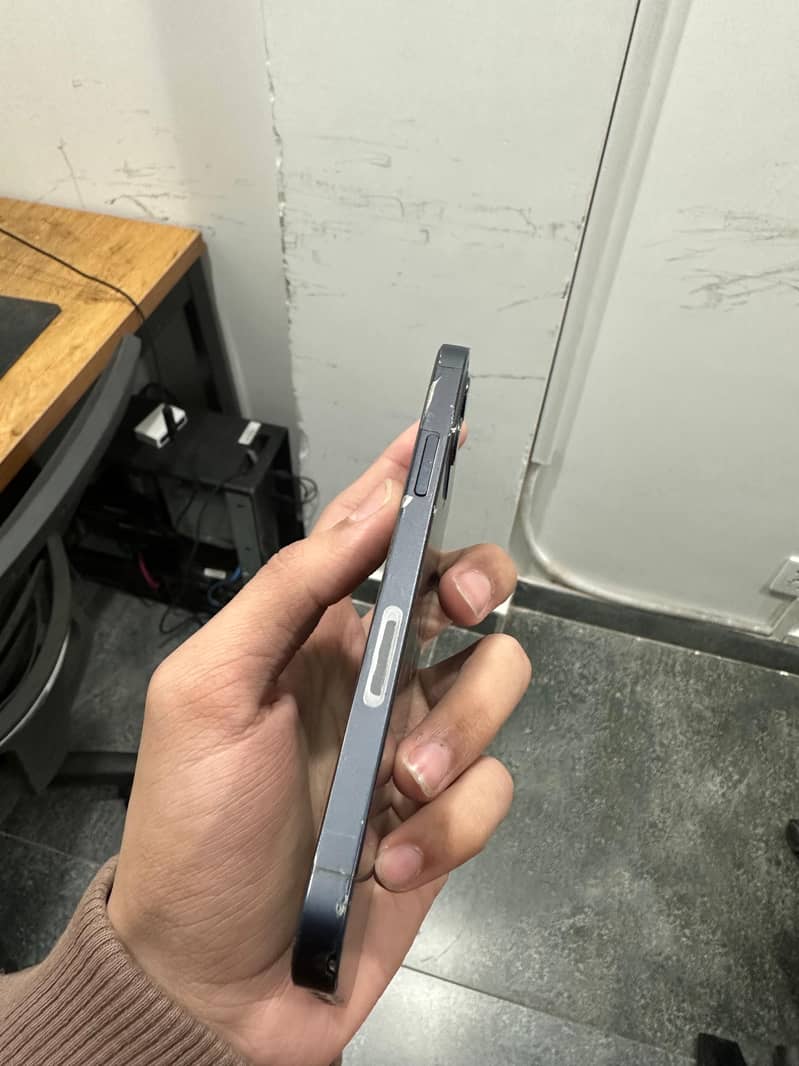Apple iPhone 12 6