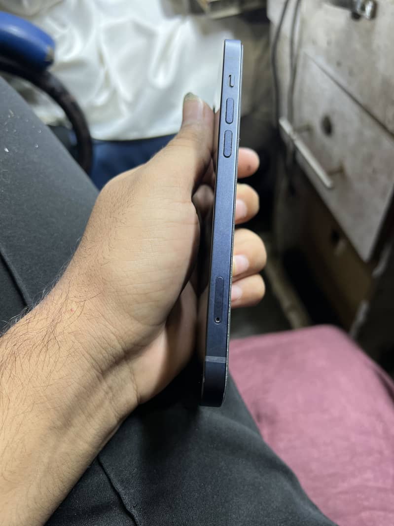 Apple iPhone 12 1