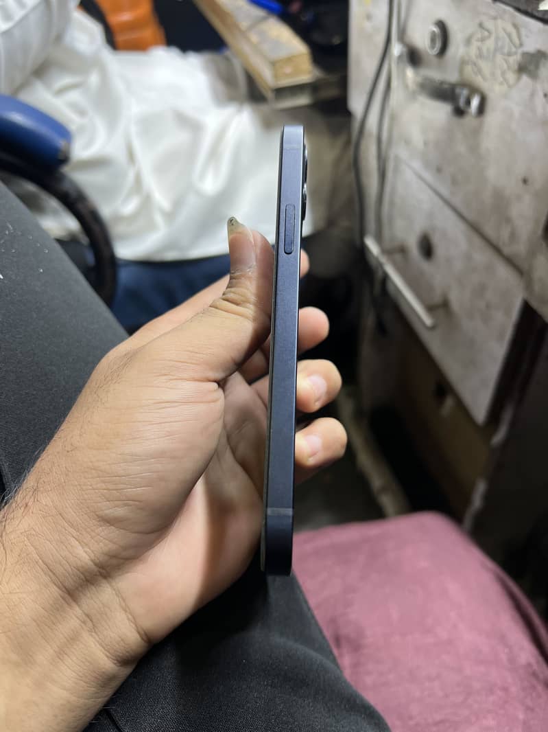 Apple iPhone 12 3