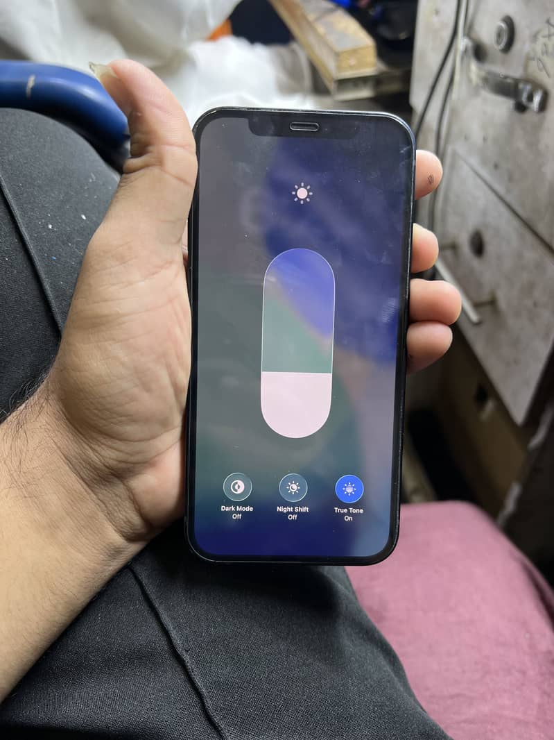 Apple iPhone 12 4