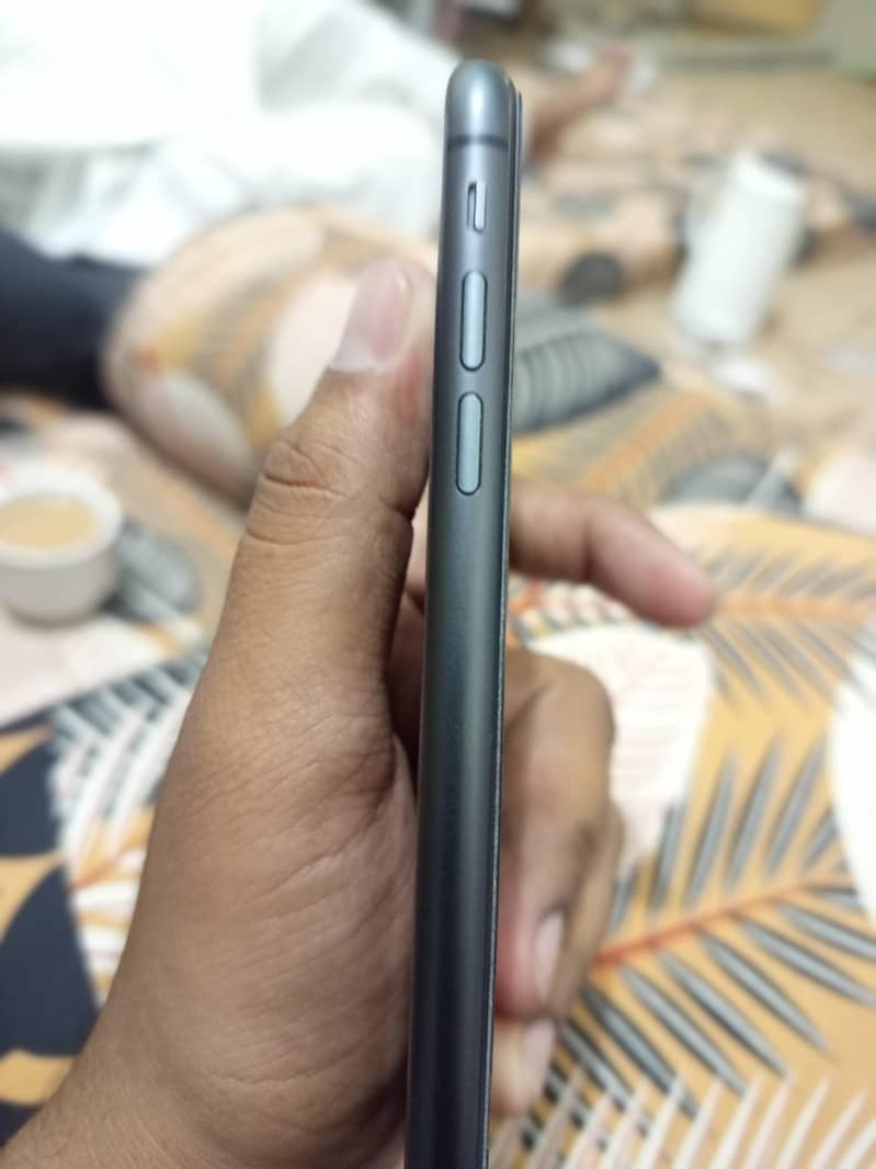 Apple iPhone 11 3