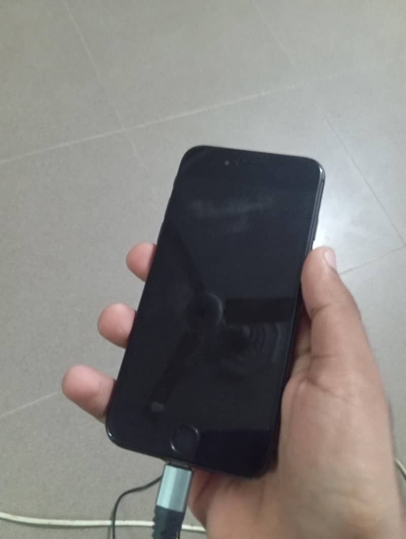 Apple iPhone 8 1