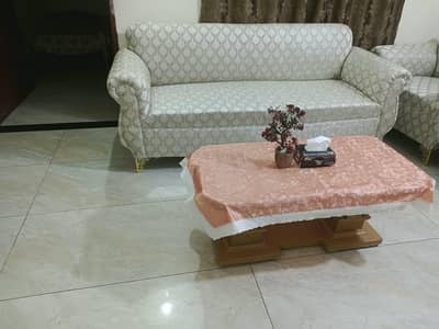 I am selling my brand new sofa set