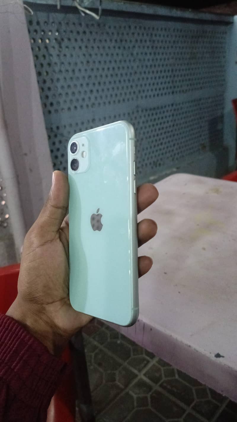 Apple iPhone 11 3
