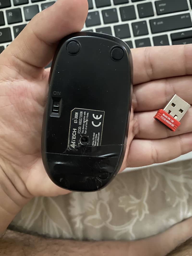 Wireless mouse with replaceable cell 1