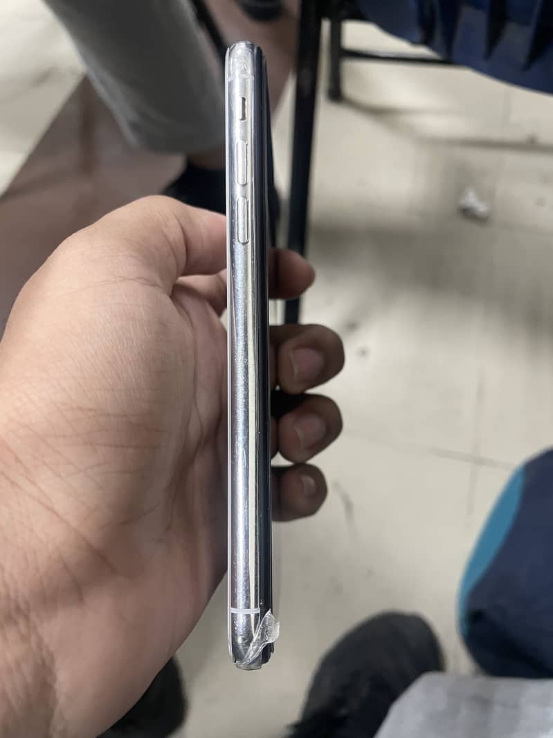 Apple iPhone X 3