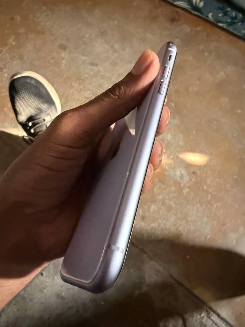 Apple iPhone 11 4