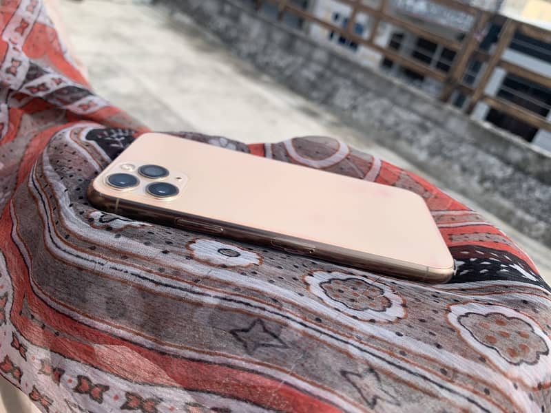Apple iPhone 11 Pro 2