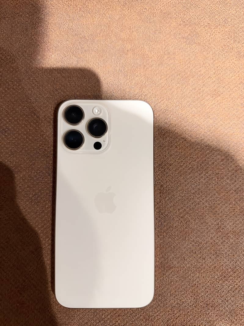 Apple iPhone 16 Pro Max 1