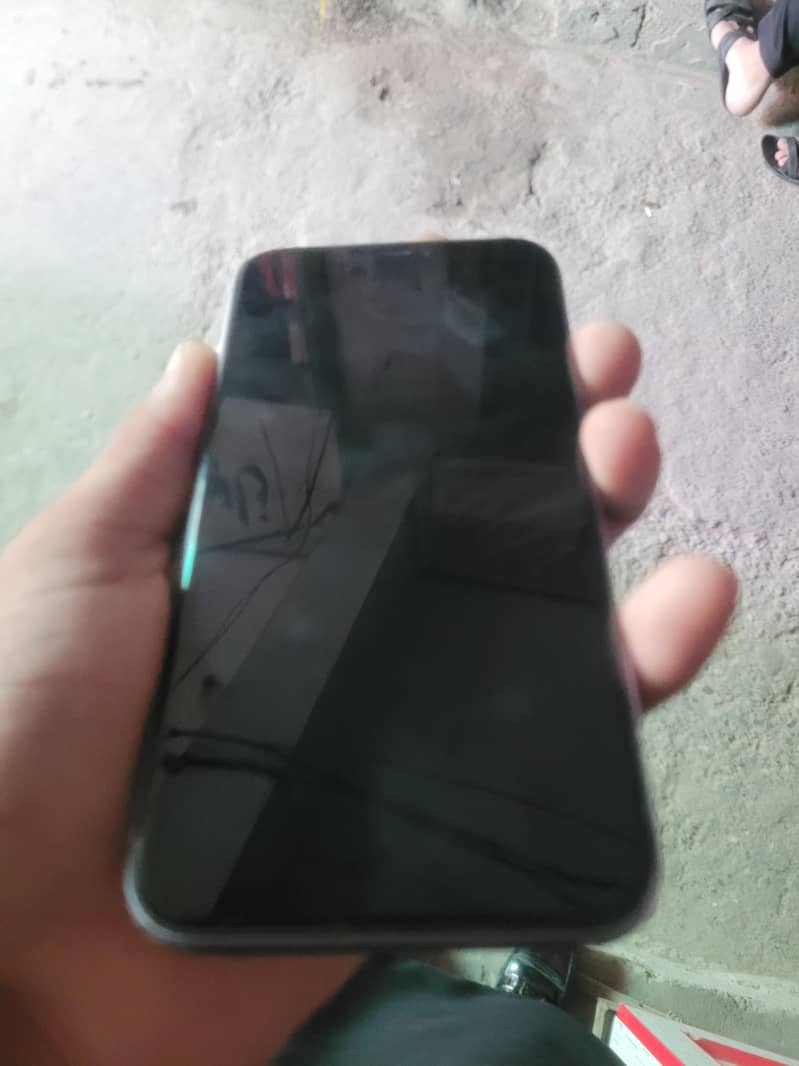 Apple iPhone 11 3
