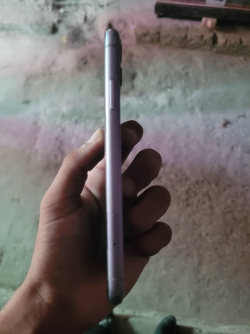 Apple iPhone 11 4
