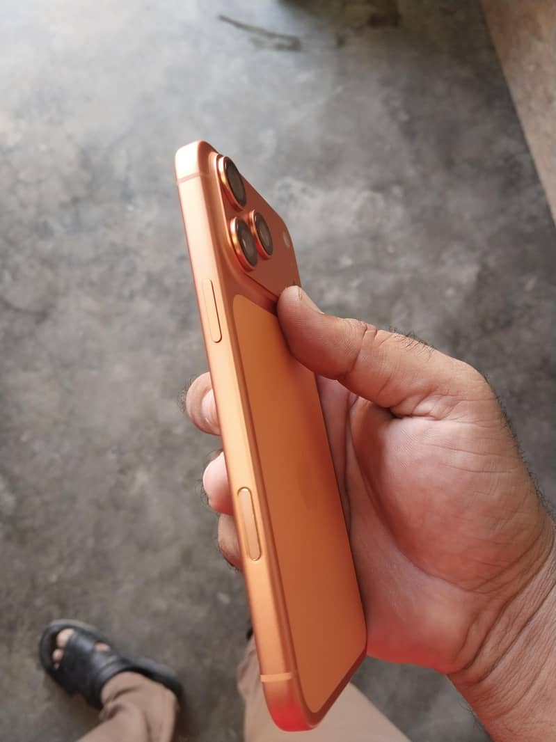 Apple iPhone 17 Pro Max 3