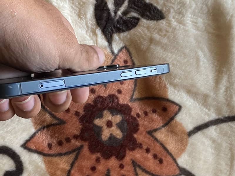 Apple iPhone 12 4